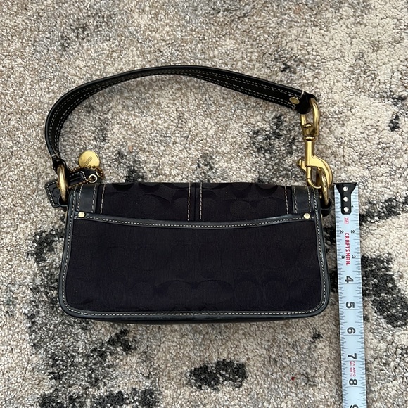 Coach - Picture 4 of 14